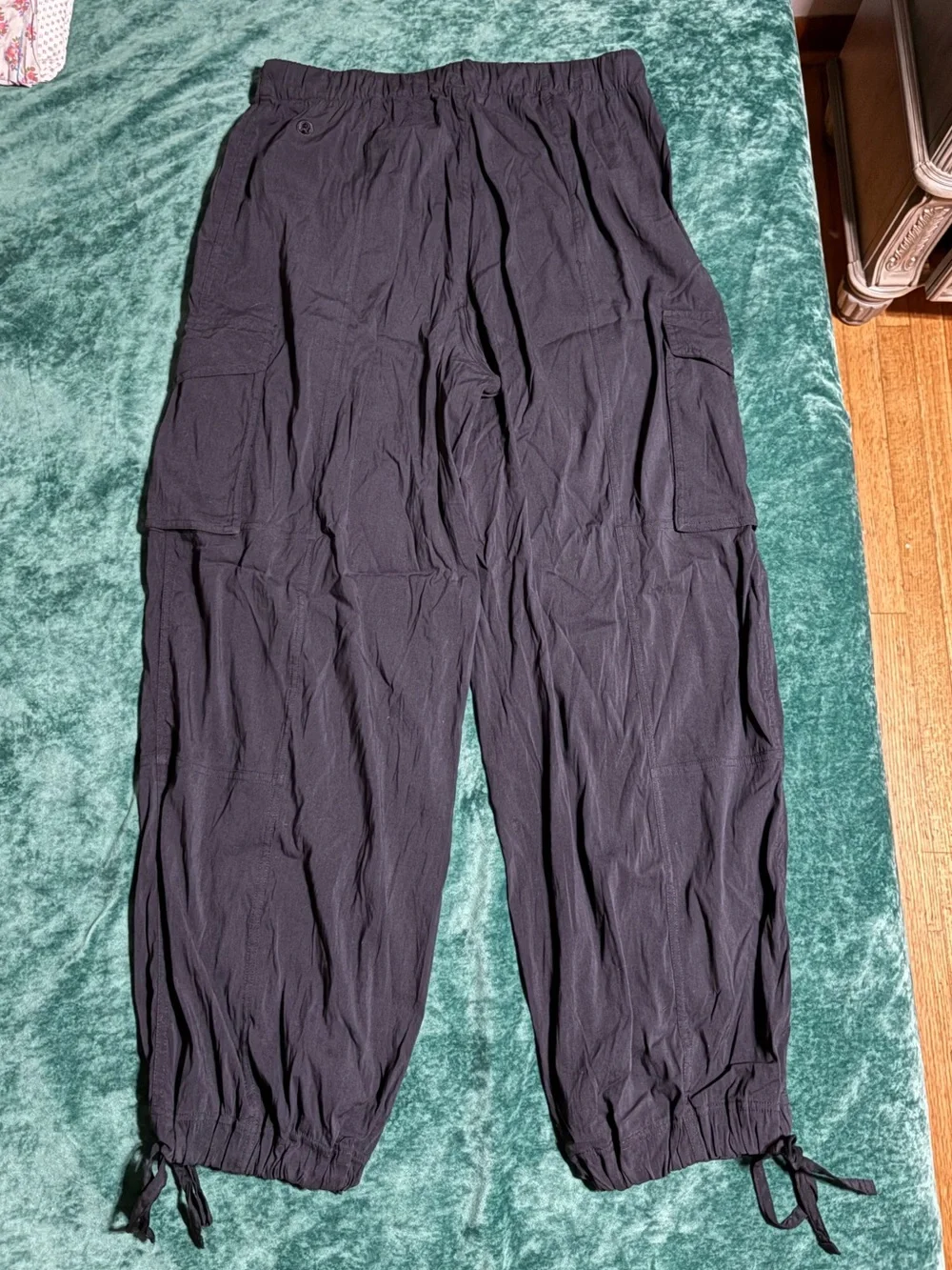 Lululemon Lightweight Adjustable Mid-Rise Cargo Pant